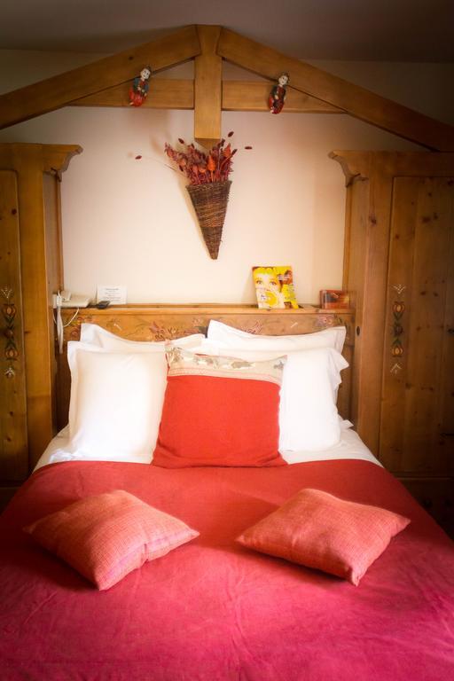 Le Bonheur Dans Le Pre Hotel Lucinges Room photo